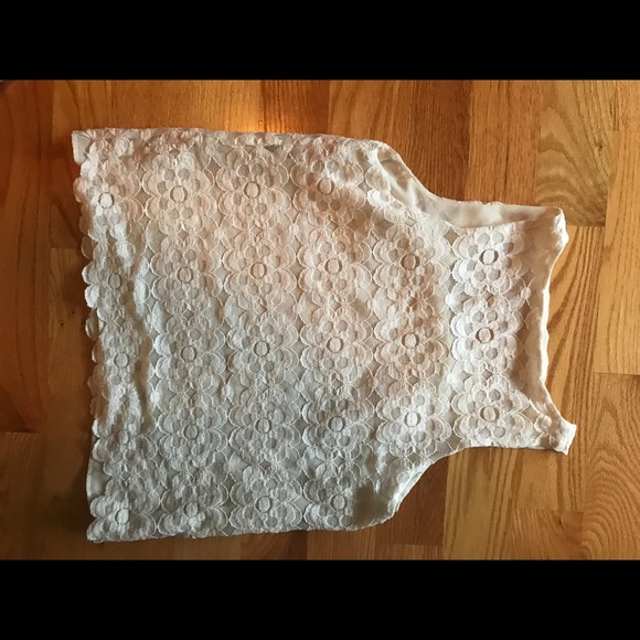 Beautiful Cream Blouse with Sweet Details - Picture 3 of 5